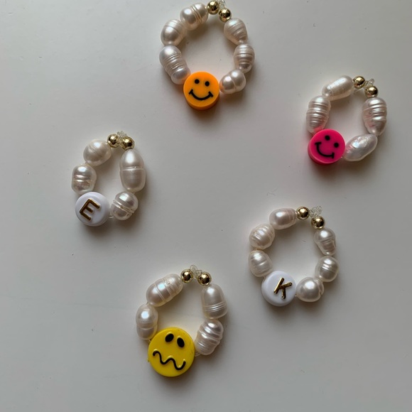 Pearl Smiley / Initial Ring - Picture 4 of 4